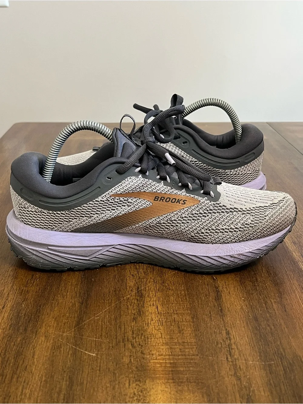 Brooks Revel 7 Womens Size 10 B Running Shoes in Gray & Lavender